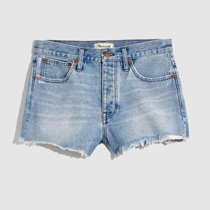 Loose fit cutoff denim shorts